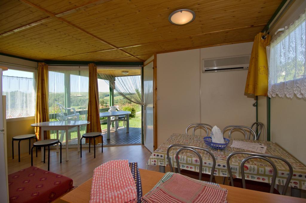 Hotel Le Bourdieu Durfort  Zimmer foto